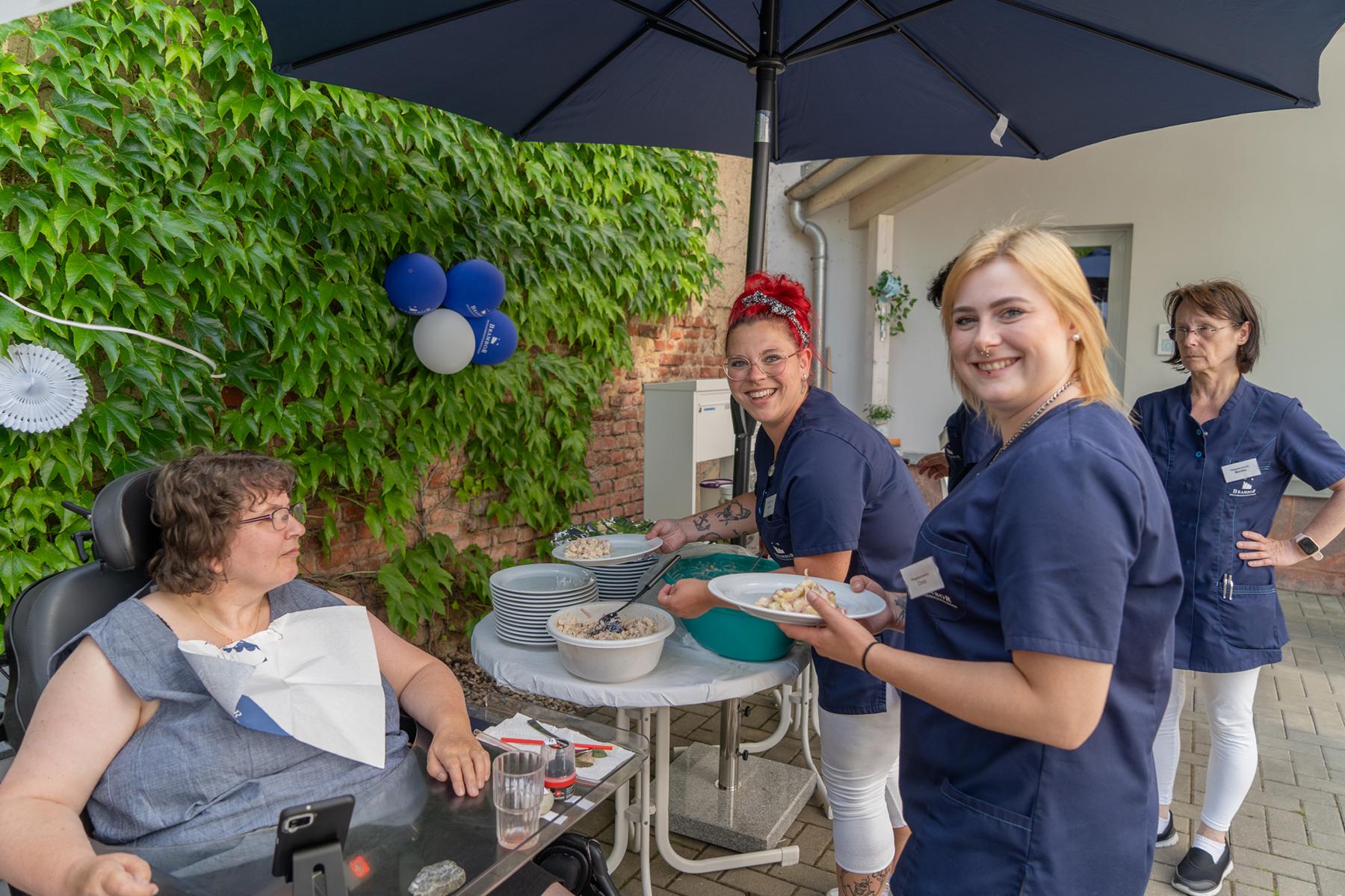 brambor mitarbeiter sommerfest mit klienten in Waldheim